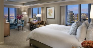 How to Book a Hotel Near the Golden Gate Bridge in Paris